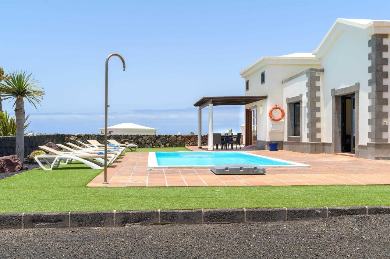 Villa Los Dragos Playa Blanca  Eksteriør billede
